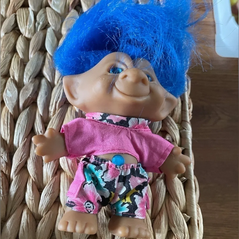 Vintage Treasure Trolls Blue hair and gem in outfit